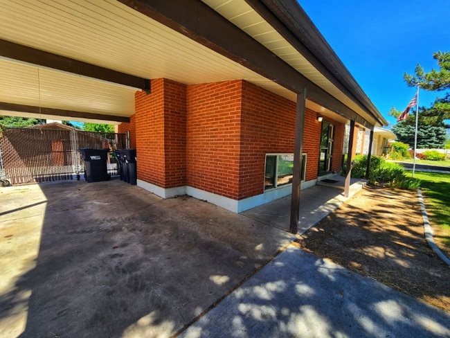 Building Photo - 605 E 9670 S