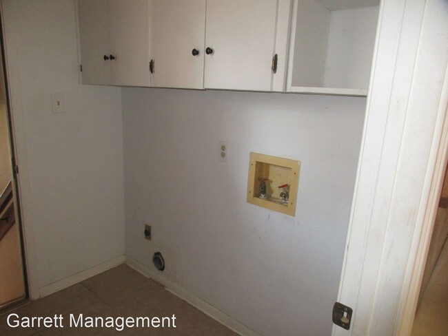 Building Photo - 3 br, 2 bath House - 12 Caprice Ln