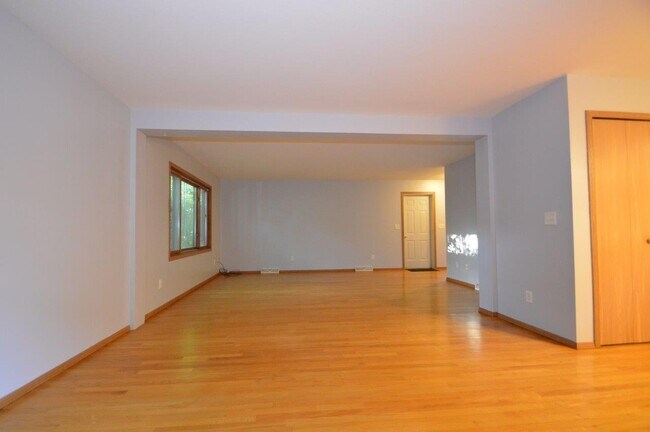 Foto del edificio - 23239 W Hillcrest Dr