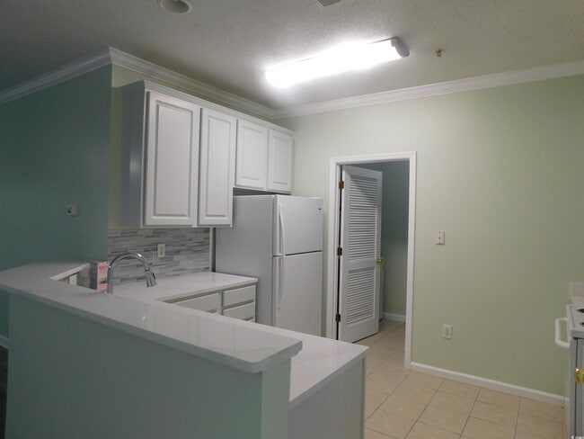 Building Photo - 5870 Longwood Dr