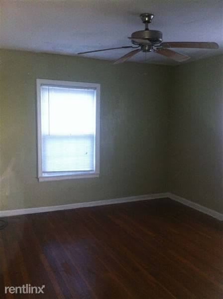 Building Photo - 15605 Van Aken Blvd