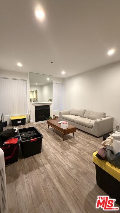 Foto del edificio - 8614 Burton Way