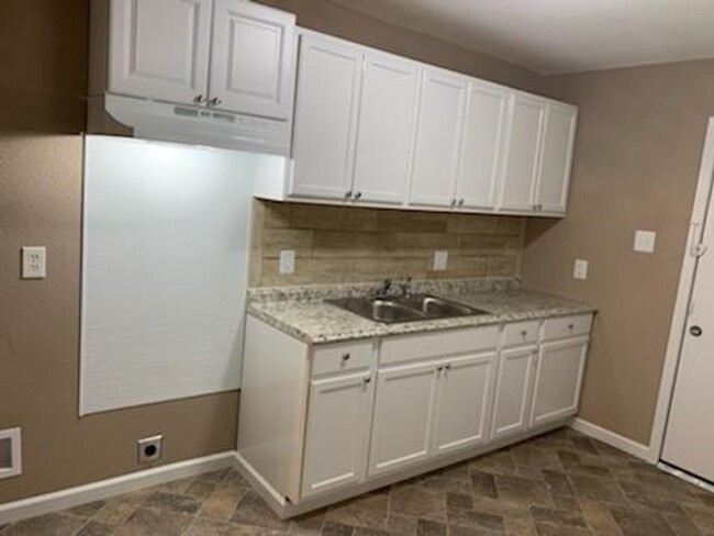 Building Photo - Newly Remodeled 2 bed, 1 bath