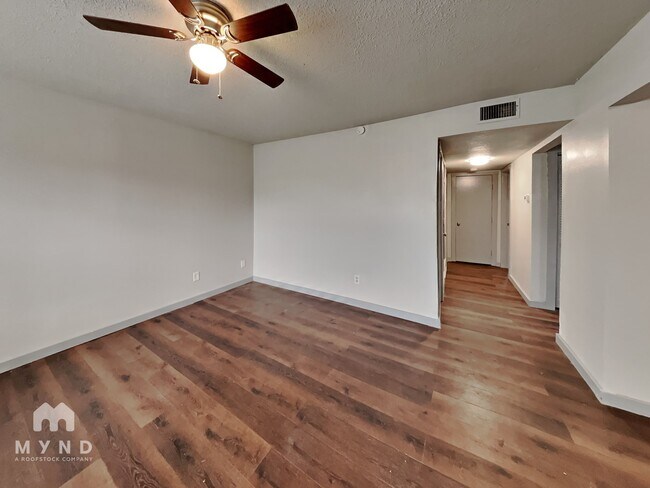 Foto del edificio - 624 E 3rd St