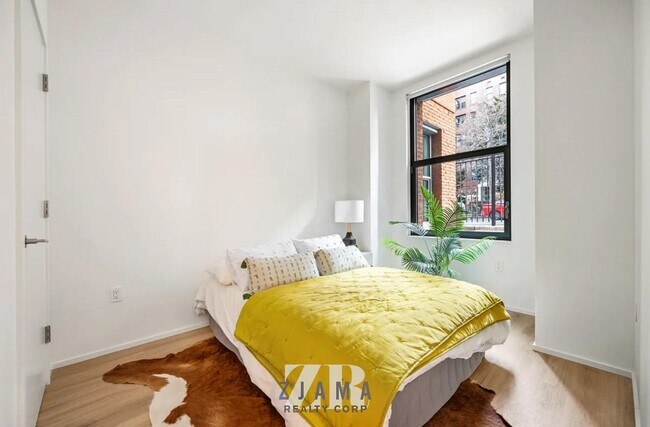Foto del edificio - 955 Sterling Pl