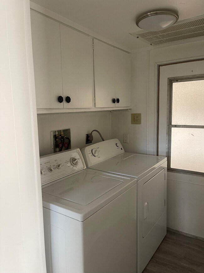 Foto del edificio - 961 Ramar Rd