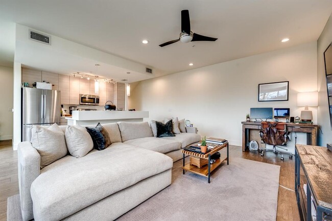Foto del edificio - 604 N Bluff Dr