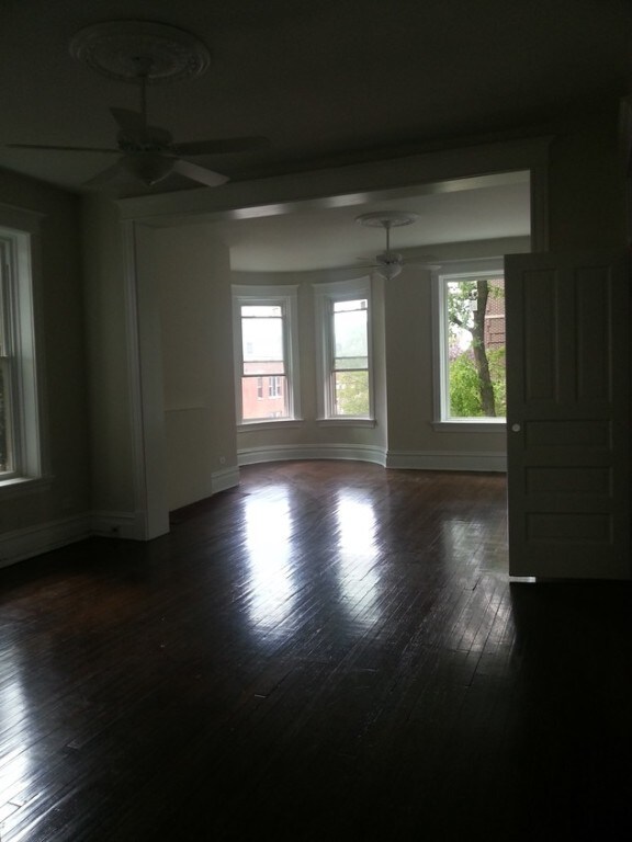 Primary Photo - 901 N Fairfield Ave