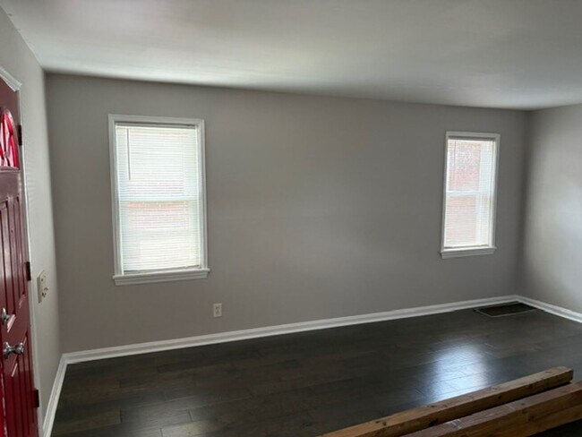 Foto del edificio - Beautifully rehabbed bungalow in Universit...