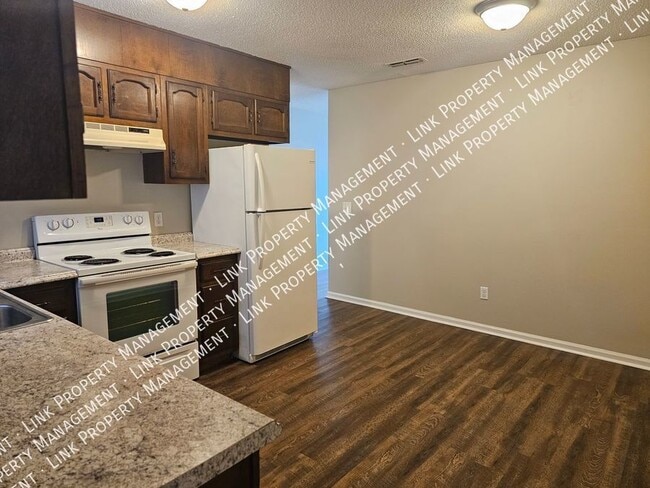 Building Photo - Coming in August!  Renovated 2 bedroom Dup...