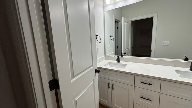 Building Photo - 4817 Victoria Ave