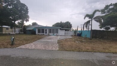 Building Photo - 1624 NE Orion St