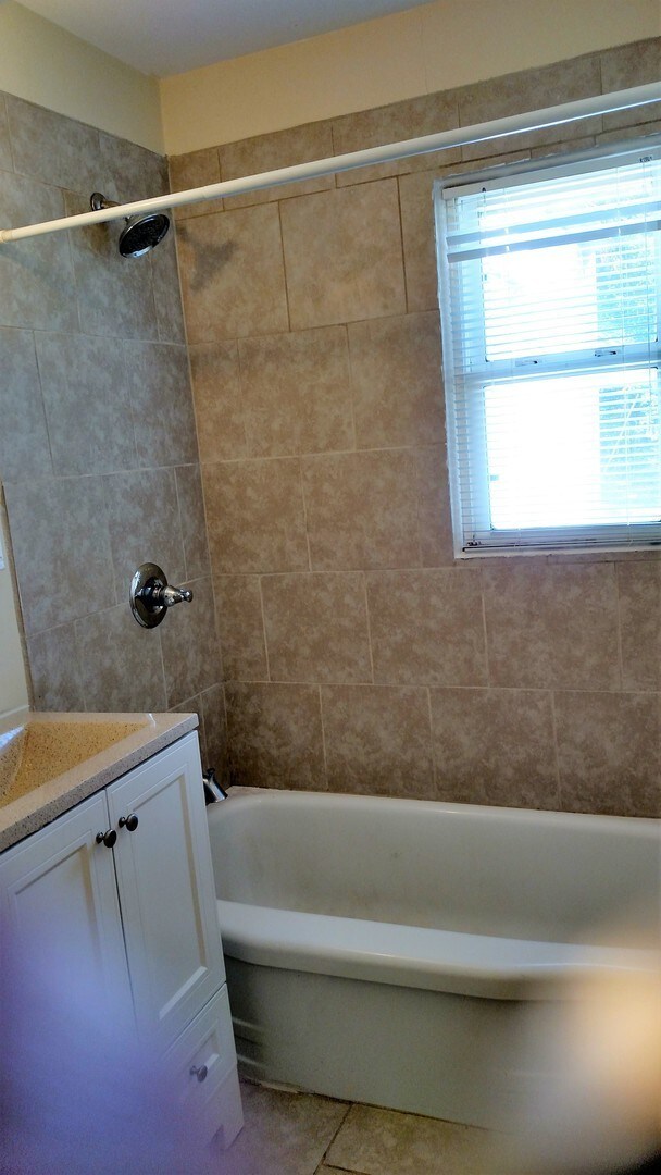 Foto del edificio - 2 Bedroom & 1 Bath Available Now!
