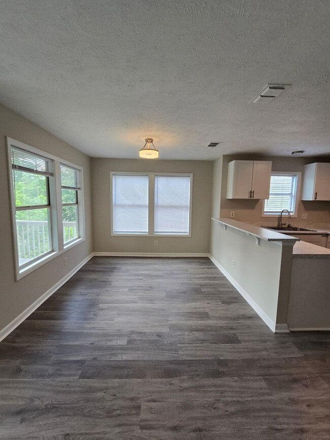 Foto del edificio - 1021-6 Woodcreek ~ Stewarts Creek