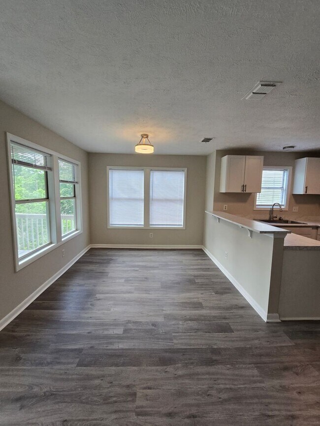 Foto del edificio - 1021 Wood Creek Dr