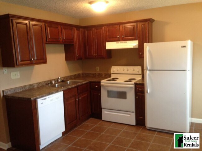 Building Photo - Newly Renovated apartments at an affordabl...