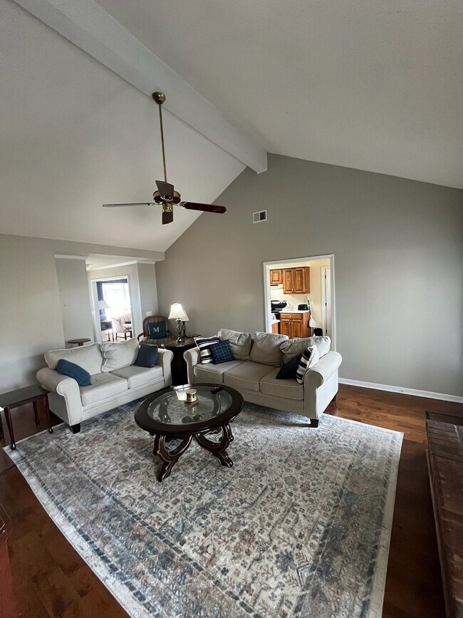 Building Photo - 406 Miner Dr