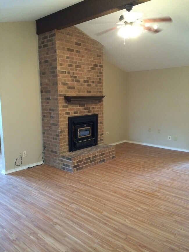 Foto del edificio - Charming 3 Bedroom in Flint! Coming Soon!