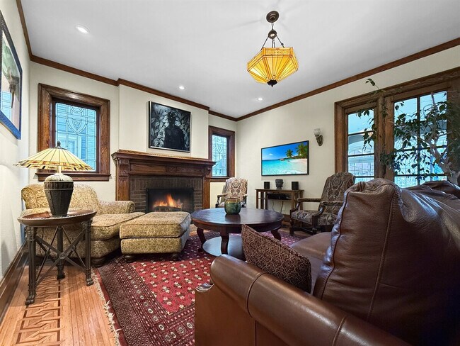 Building Photo - 410 Wellington Ave