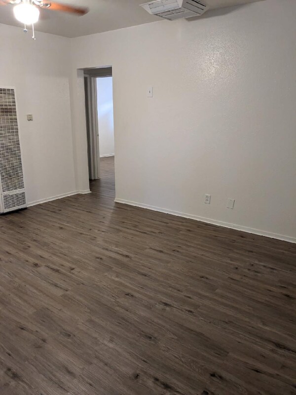 Foto del edificio - 44030 Division St
