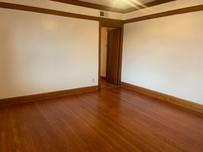 Foto del edificio - 3552 N Lockwood Ave