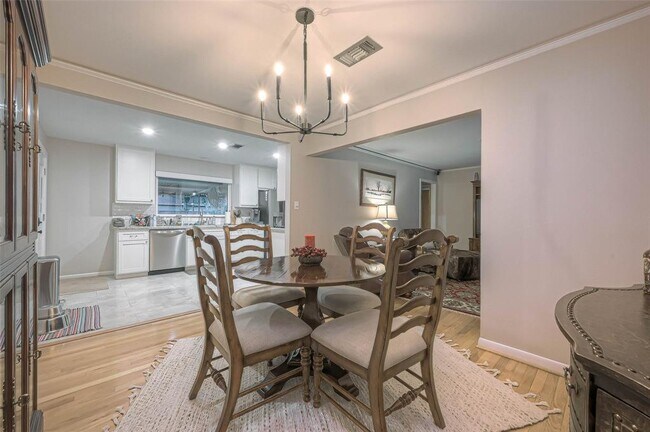 Foto del edificio - 6414 Pineshade Ln