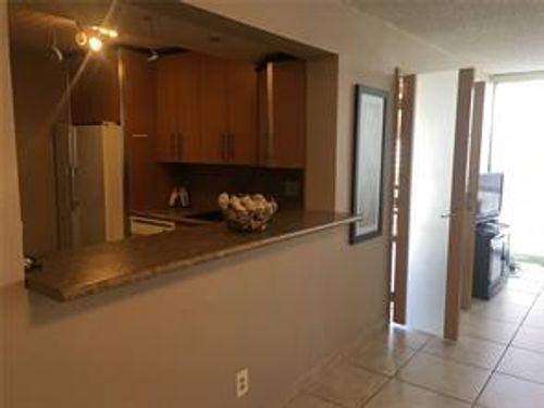 Building Photo - 2049 S Ocean Dr
