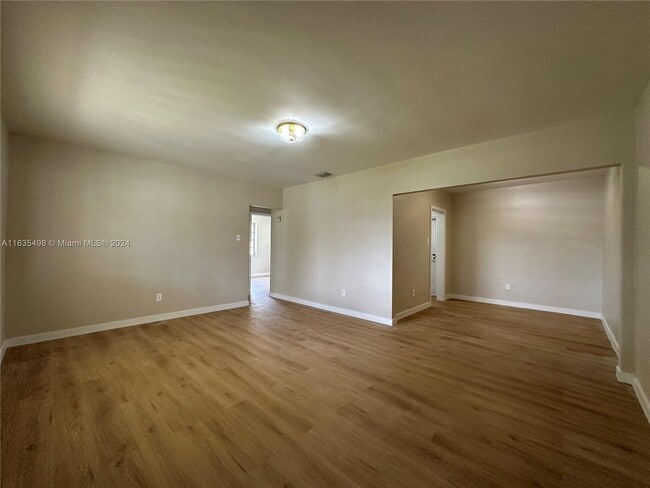 Building Photo - 1610 NW 33rd Ave
