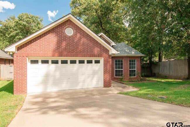 Building Photo - 3440 Iberville Dr