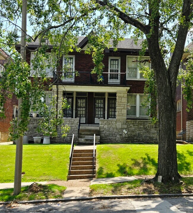 Building Photo - 5032 Pernod Ave