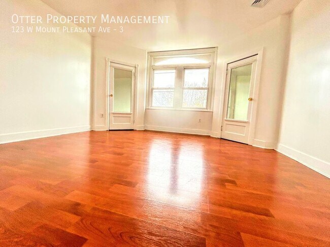 Foto del edificio - 2BR/1BA Sun-drenched Mt. Airy Apt with Sha...