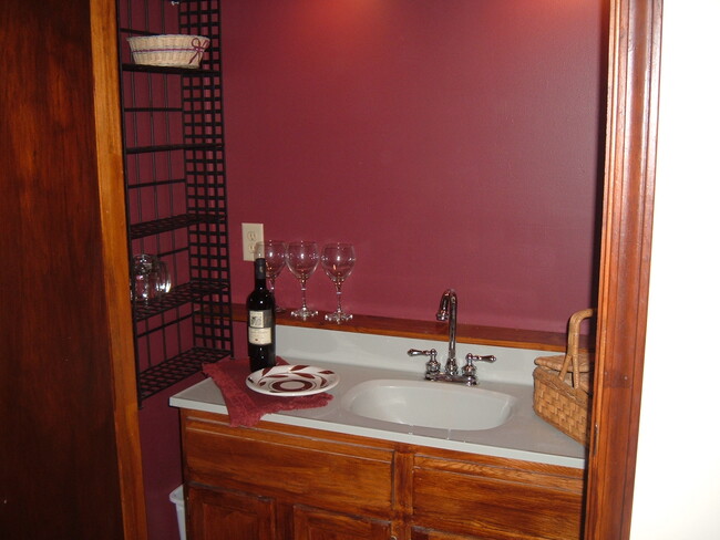 Wet Bar off Living Room - 309 Olsen St