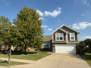 Building Photo - 7443 N Lewis Ave