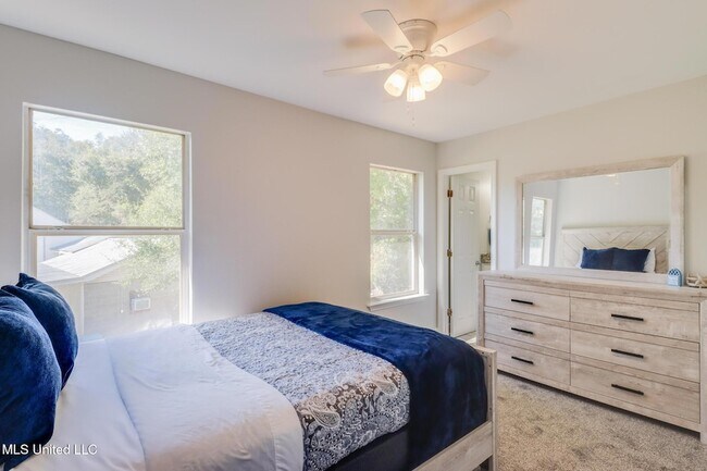 Foto del edificio - 229 Milray Ln