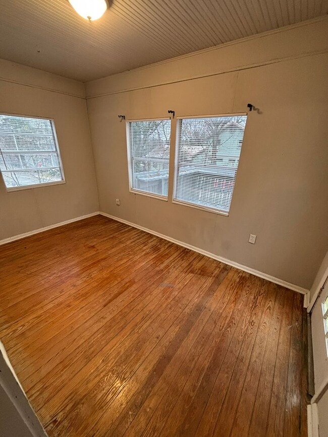 Building Photo - 129 Boles St