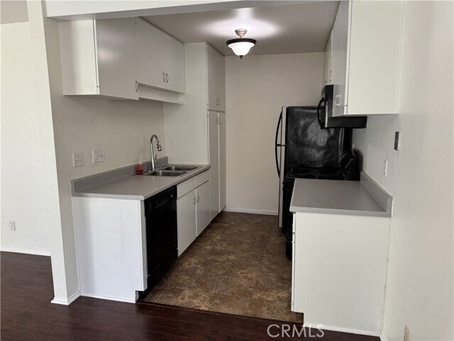 Building Photo - 374 Miraleste Dr