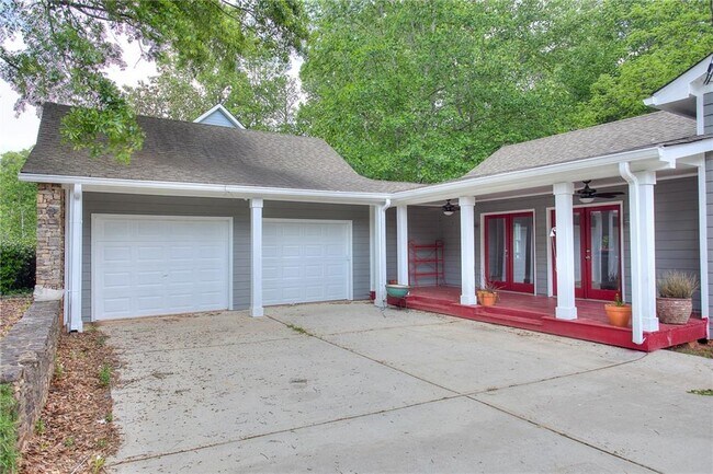 Building Photo - 2067 Brockett Rd