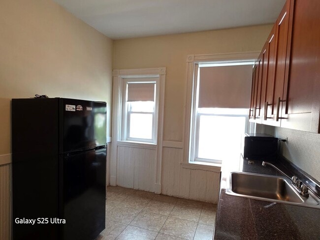 Foto del edificio - No Brokers Fee, No Security Deposit, Heat,...