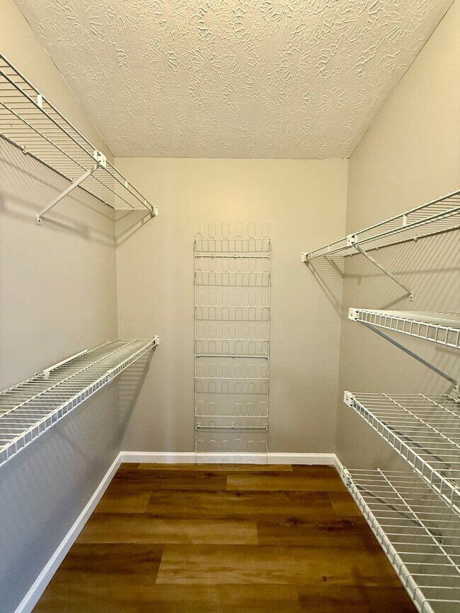 Foto del edificio - Spacious and Convenient 2 Bedroom Condo in...