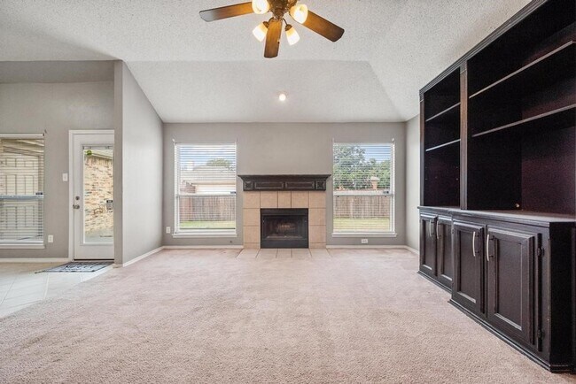 Foto del edificio - 7700 Glenoaks Dr