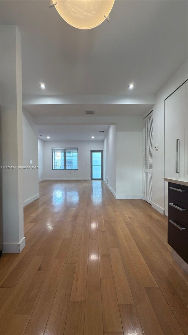 Foto del edificio - 2021 Meridian Ave