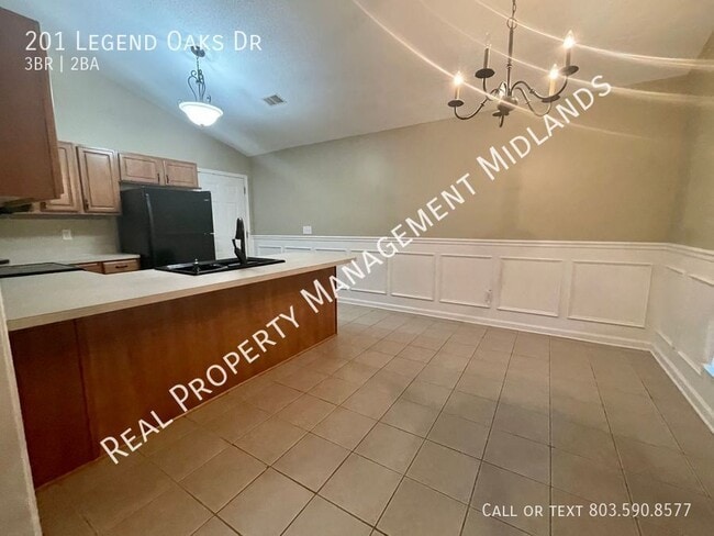 Building Photo - 201 Legend Oaks Dr