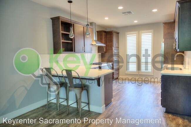 Building Photo - 3 br, 3.5 bath House - 421 10th St