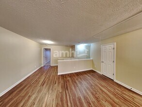 Building Photo - 40 Shady Valley Dr
