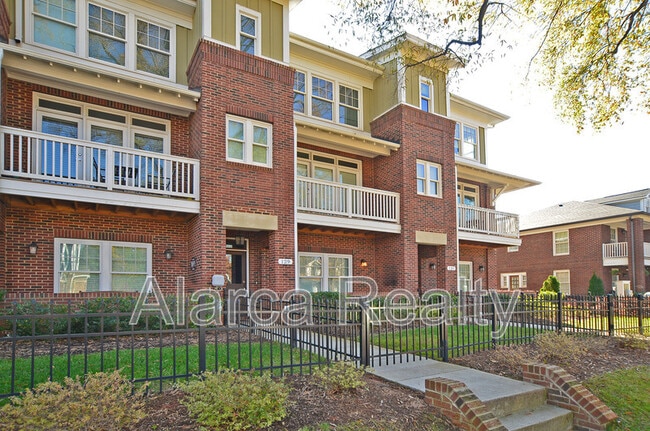 Photo - 129 Grandin Rd Townhome