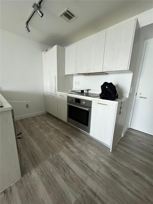 Foto del edificio - 501 NE 31st St