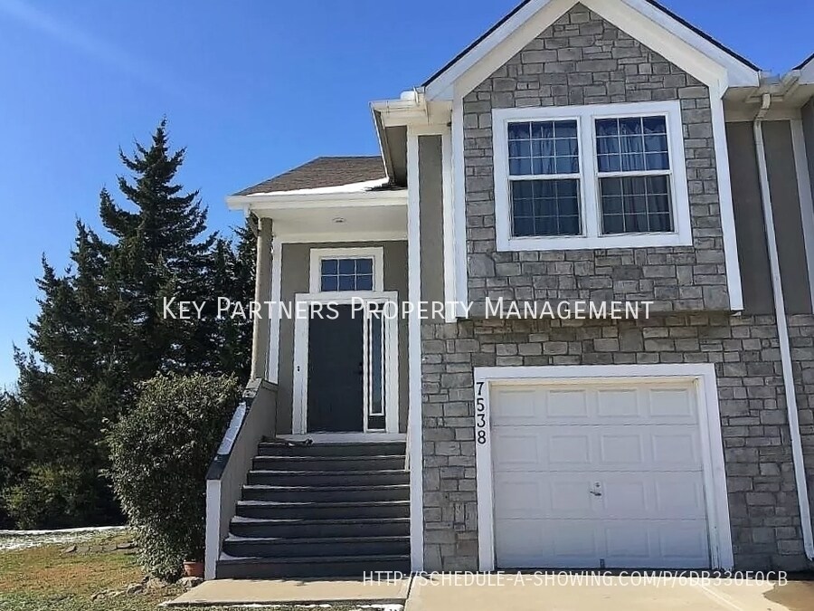 7538 Anderson Spacious! Townhome Rentals in Shawnee KS
