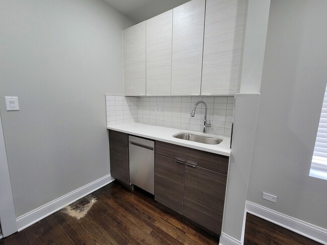 Building Photo - 2 N Wolcott Ave