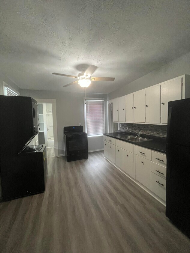 Kitchen, new appliances - 903 Avenue A