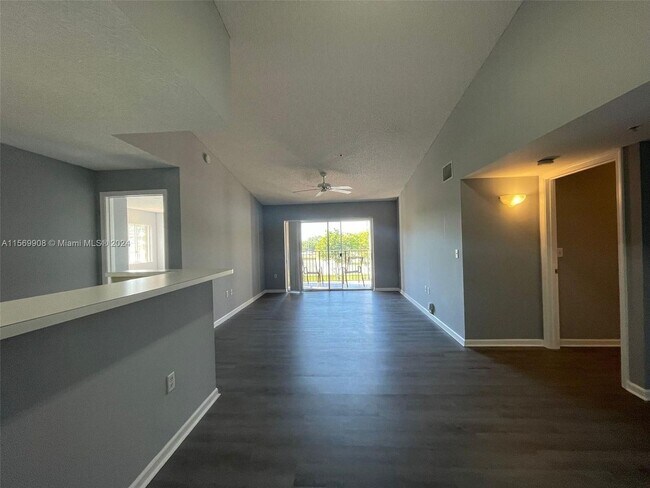 Foto del edificio - 2163 Renaissance Boulevard 305, Miramar, F...